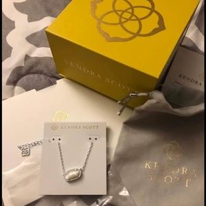 White Kendra Scott Eliza necklace NIB